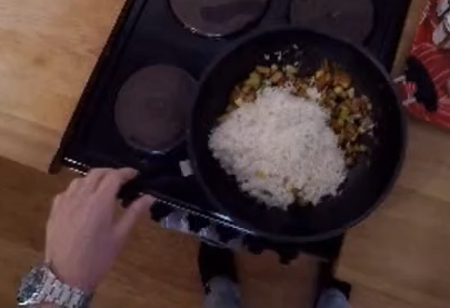 P01_01_left_pan_85223_86793