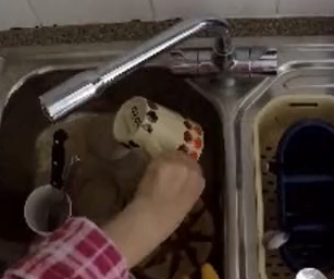 P02_01_left_mug_5973_7186